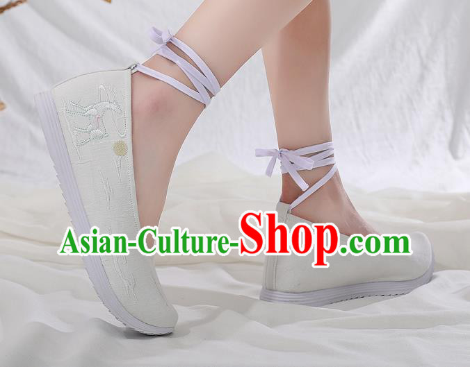 Chinese Traditional Ming Dynasty Hanfu Shoes Handmade Embroidered Beige Shoes Ancient Princess Shoes
