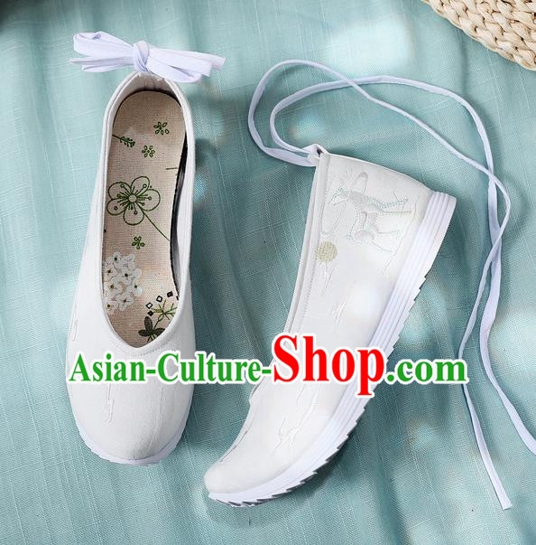 Chinese Traditional Ming Dynasty Hanfu Shoes Handmade Embroidered Beige Shoes Ancient Princess Shoes