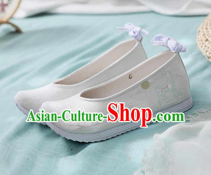 Chinese Traditional Ming Dynasty Hanfu Shoes Handmade Embroidered Beige Shoes Ancient Princess Shoes