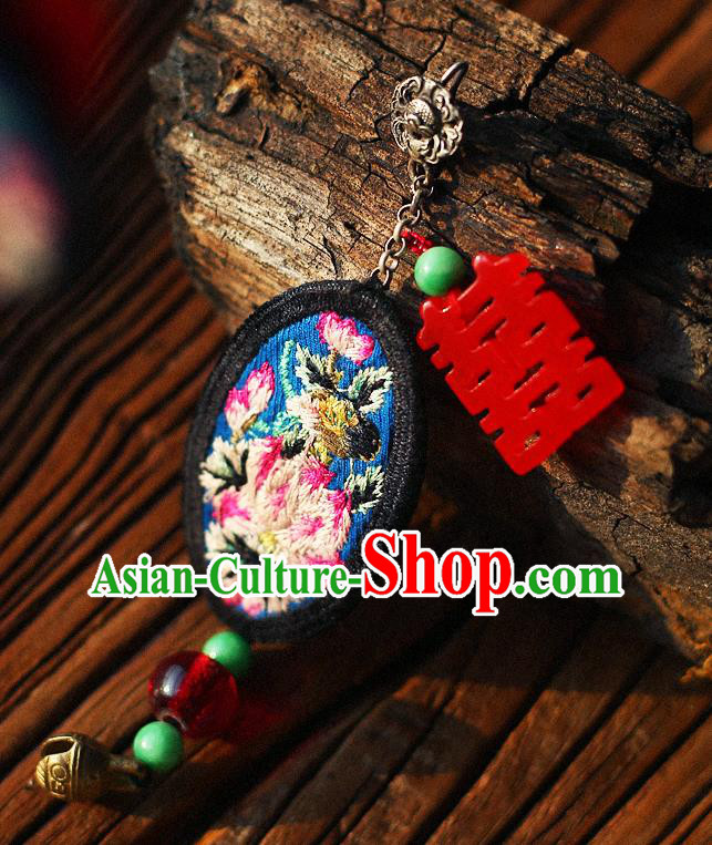 China Traditional Cheongsam Embroidered Ear Accessories National Wedding Golden Bell Earrings