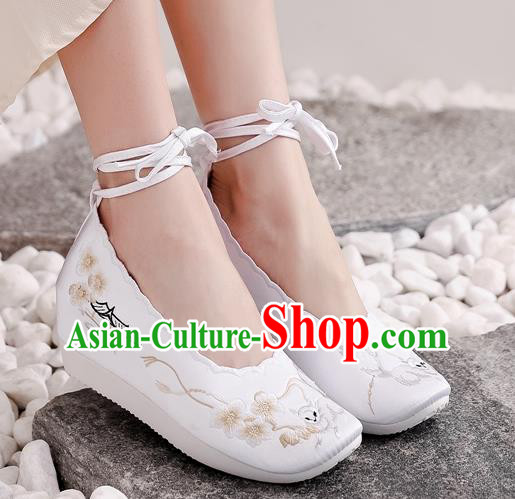 China National Cloth Shoes Traditional Tang Dynasty Princess Shoes Embroidered Plum Blossom Shoes
