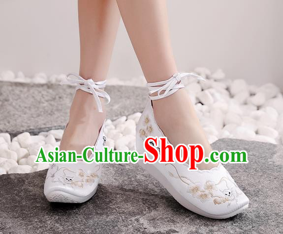China National Cloth Shoes Traditional Tang Dynasty Princess Shoes Embroidered Plum Blossom Shoes