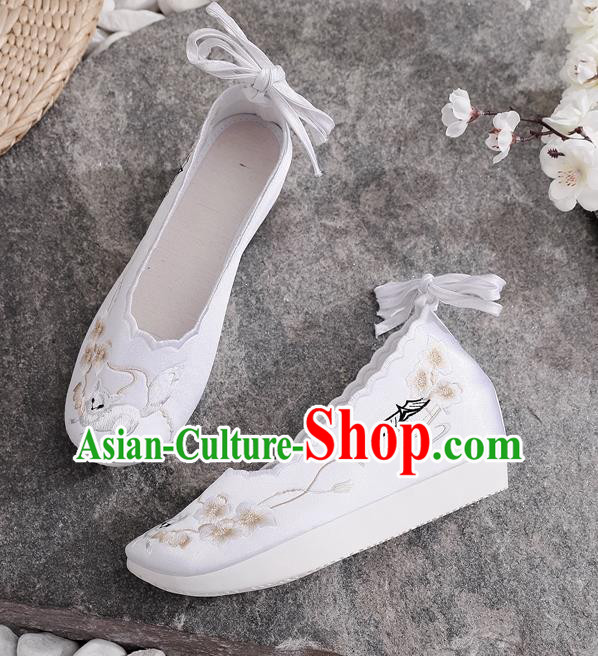 China National Cloth Shoes Traditional Tang Dynasty Princess Shoes Embroidered Plum Blossom Shoes