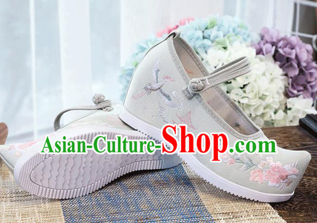 China National Light Green Cloth Shoes Traditional Wedge Shoes Embroidered Plum Blossom Shoes