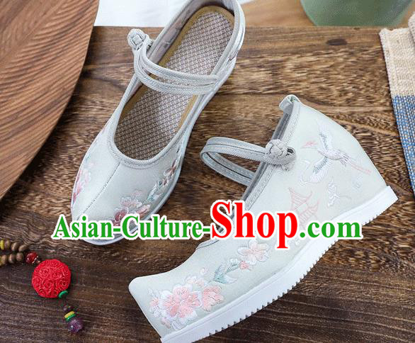 China National Light Green Cloth Shoes Traditional Wedge Shoes Embroidered Plum Blossom Shoes