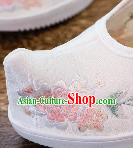 China Embroidered Plum Blossom Shoes National White Cloth Shoes Traditional Wedge Shoes