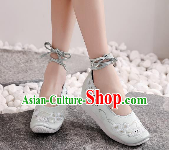 China Embroidered Shoes National Satin Shoes Traditional Tang Dynasty Princess Light Green Shoes
