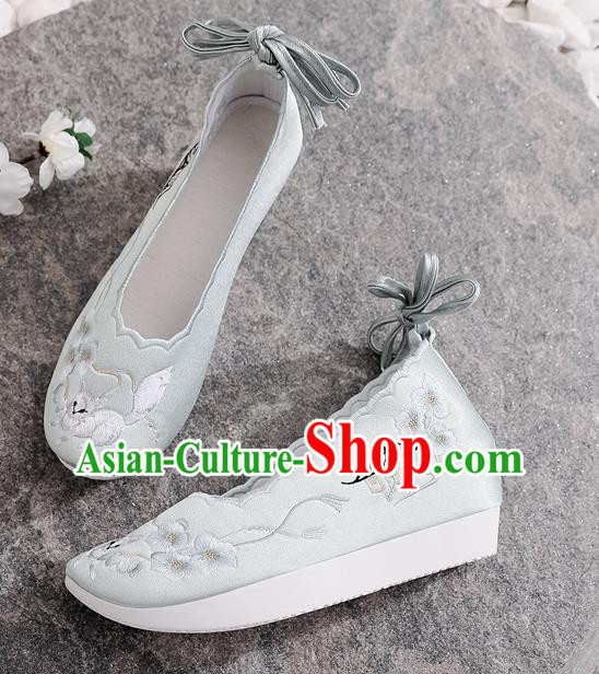 China Embroidered Shoes National Satin Shoes Traditional Tang Dynasty Princess Light Green Shoes