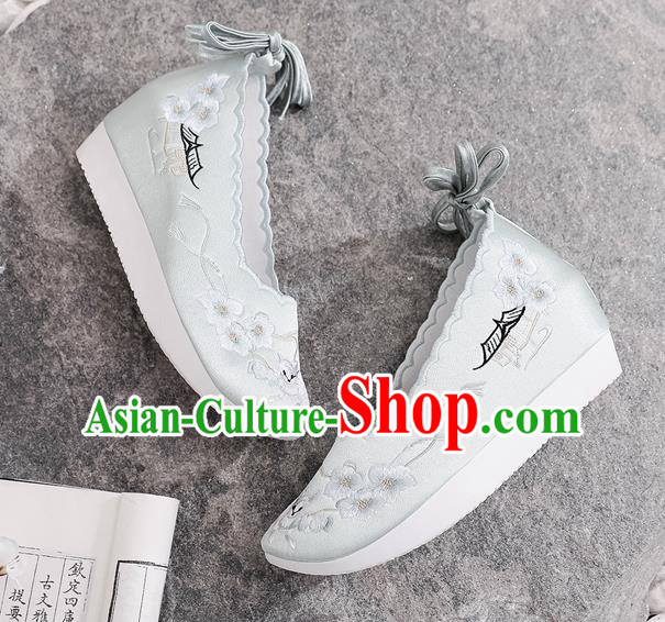 China Embroidered Shoes National Satin Shoes Traditional Tang Dynasty Princess Light Green Shoes