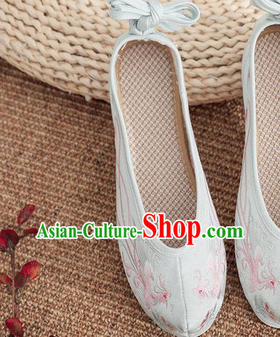 China Embroidered Phoenix Shoes Handmade Bow Shoes Traditional Hanfu Light Blue Shoes