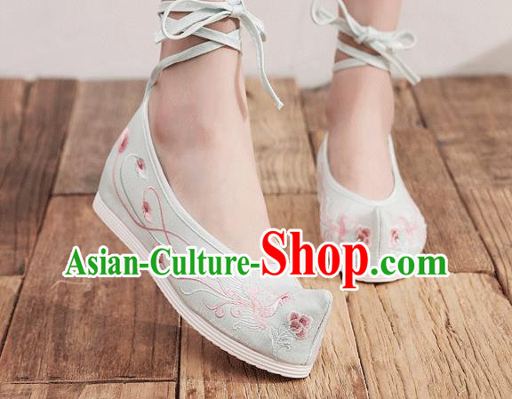 China Embroidered Phoenix Shoes Handmade Bow Shoes Traditional Hanfu Light Blue Shoes