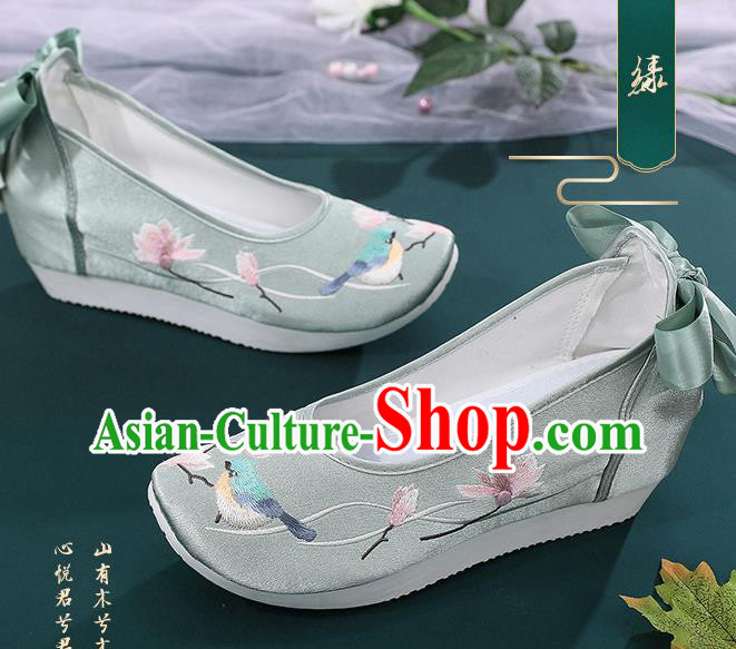 China Traditional Princess Shoes Embroidered Mangnolia Bird Shoes National Light Green Cloth Shoes