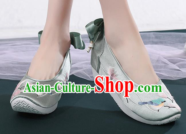 China Traditional Princess Shoes Embroidered Mangnolia Bird Shoes National Light Green Cloth Shoes