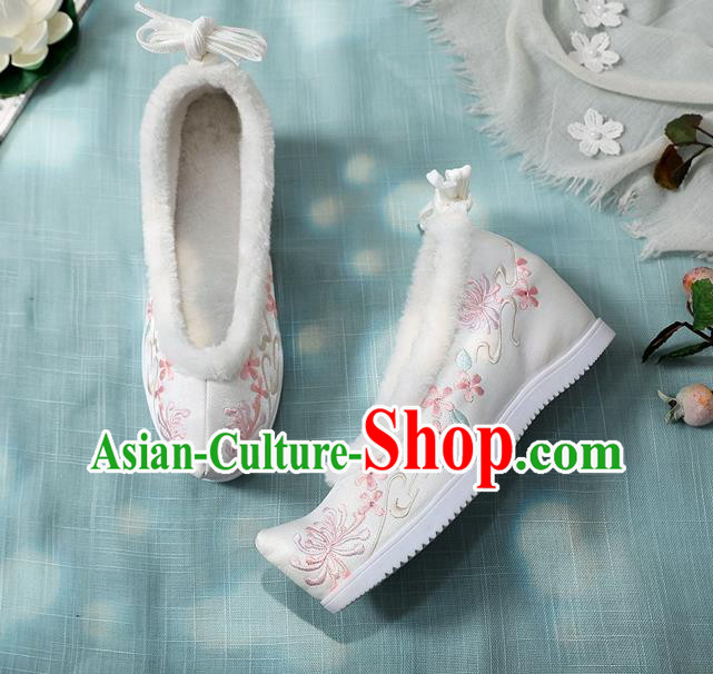 Chinese National Winter Shoes Embroidered Chrysanthemum White Cloth Shoes Classical Dance Wedge Heel Shoes