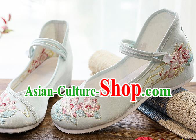 Chinese Hanfu Shoes Traditional Classical Dance Shoes Light Blue Embroidered Shoes