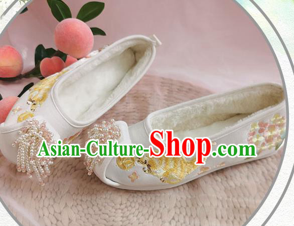China Ancient Princess White Embroidered Shoes Traditional Hanfu Shoes Handmade Ming Dynasty Shoes