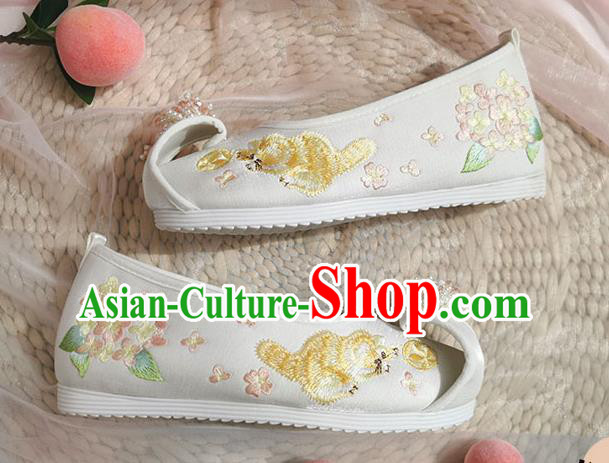 China Ancient Princess White Embroidered Shoes Traditional Hanfu Shoes Handmade Ming Dynasty Shoes
