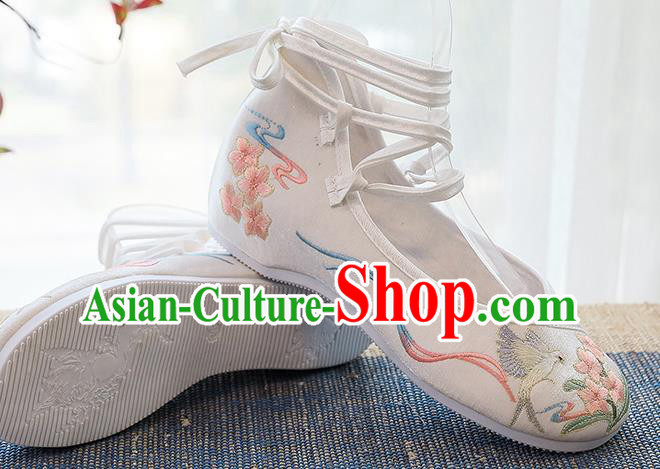 Chinese Traditional Classical Dance Shoes Embroidered Mangnolia White Shoes Hanfu Shoes