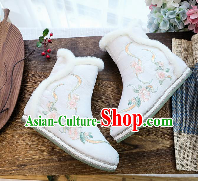 Chinese Embroidered Beige Cloth Boots National Winter Boots Traditional Ancient Swordswoman Shoes