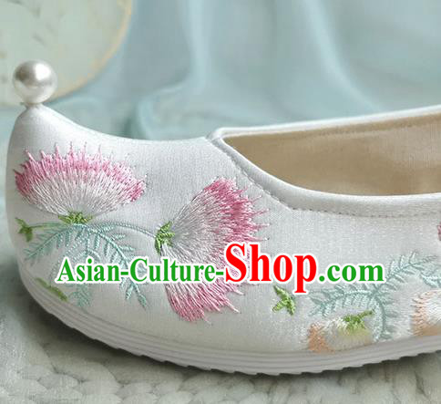 China Classical White Embroidered Shoes Traditional Ming Dynasty Palace Lady Shoes Ancient Hanfu Shoes