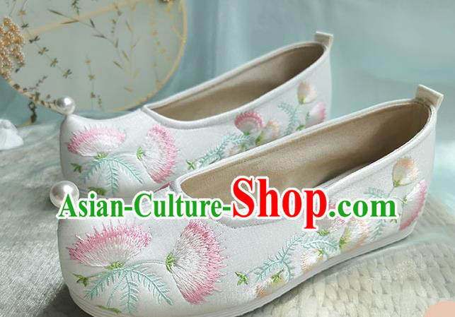China Classical White Embroidered Shoes Traditional Ming Dynasty Palace Lady Shoes Ancient Hanfu Shoes
