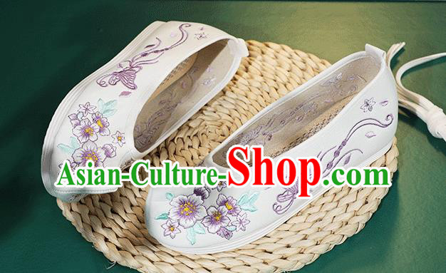 China Classical Embroidered Butterfly Flowers Shoes Traditional Ming Dynasty Hanfu Shoes Princess Shoes