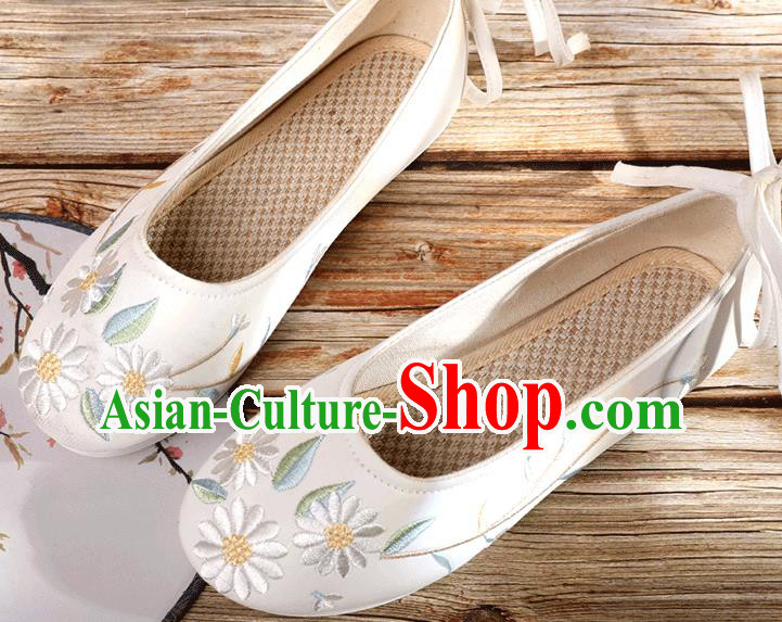 China Embroidery Daisy Shoes National Female Shoes Traditional Folk Dance Shoes