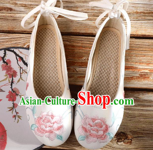 China National Female Shoes Traditional Beijing Cloth Shoes Embroidery Peony Shoes