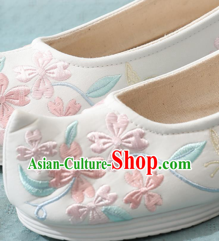 China Traditional Bow Shoes Embroidery White Cloth Shoes Ming Dynasty Female Shoes