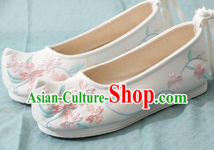 China Traditional Bow Shoes Embroidery White Cloth Shoes Ming Dynasty Female Shoes