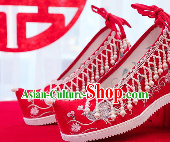 China Traditional Wedding Bride Shoes Handmade Pearls Tassel Wedge Shoes Red Embroidered Shoes