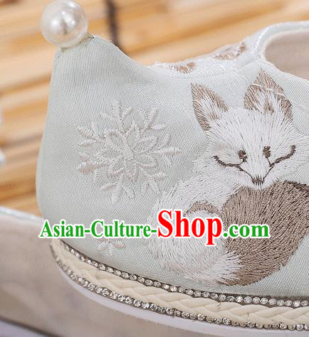 China Traditional Fan Dance Shoes Embroidered Fox Shoes Handmade National Light Blue Cloth Shoes