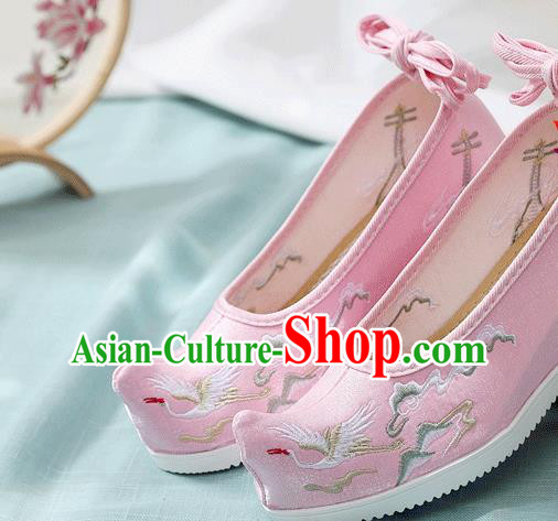 China Handmade Wedge Shoes Embroidered Cloud Crane Shoes Traditional Pink Cloth Shoes
