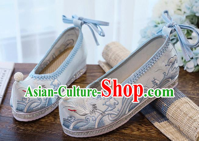 China Handmade Hanfu Blue Shoes Traditional Ming Dynasty Princess Shoes Embroidered Crane Shoes