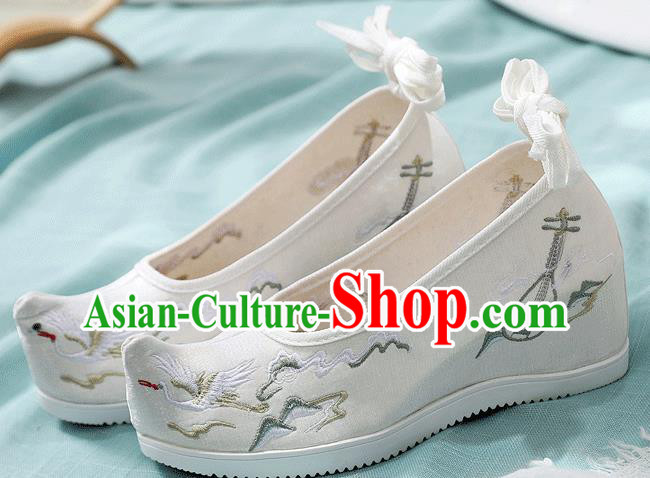 China Traditional Hanfu White Cloth Shoes Handmade Wedge Shoes Embroidered Cloud Crane Shoes
