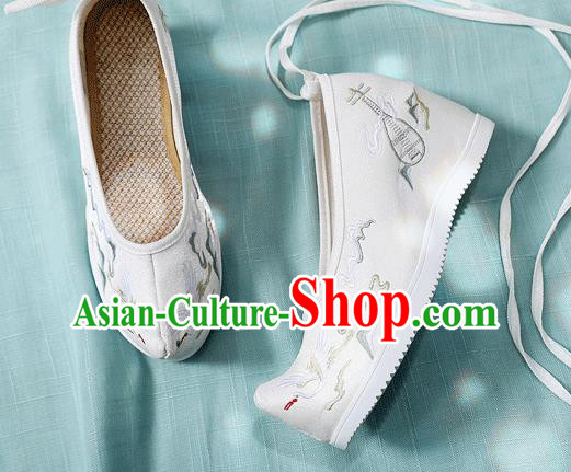 China Traditional Hanfu White Cloth Shoes Handmade Wedge Shoes Embroidered Cloud Crane Shoes