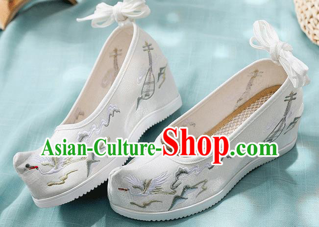 China Traditional Hanfu White Cloth Shoes Handmade Wedge Shoes Embroidered Cloud Crane Shoes