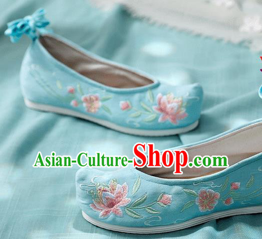 China Traditional Bow Shoes Folk Dance Blue Cloth Shoes Embroidered Peach Blossom Shoes