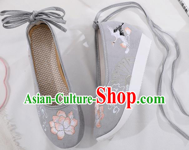 China Traditional Embroidered Grey Cloth Shoes Ancient Ming Dynasty Princess Shoes