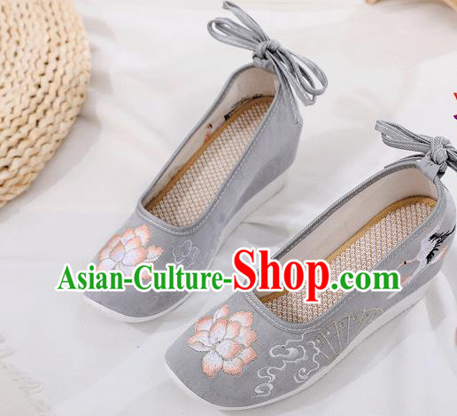 China Traditional Embroidered Grey Cloth Shoes Ancient Ming Dynasty Princess Shoes