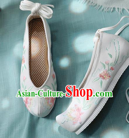 China Folk Dance White Cloth Shoes Embroidered Peach Blossom Shoes Traditional Hanfu Bow Shoes
