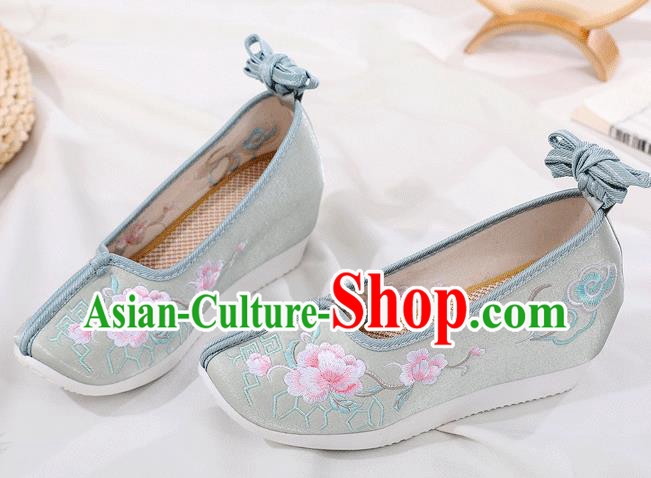China Ancient Princess Shoes Handmade Light Green Cloth Shoes Traditional Embroidered Hanfu Shoes
