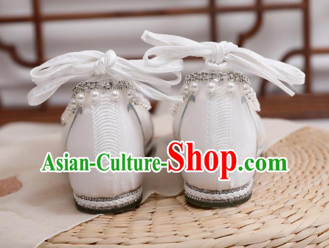 China Ancient Shoes Traditional Hanfu Shoes Ming Dynasty Pearls Shoes Embroidered White Cloth Shoes
