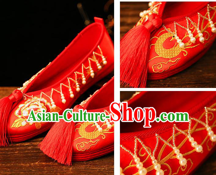 Chinese Pearls Tassel Shoes Classical Wedding Bride Shoes Traditional Xiuhe Embroidered Red Cloth Shoes