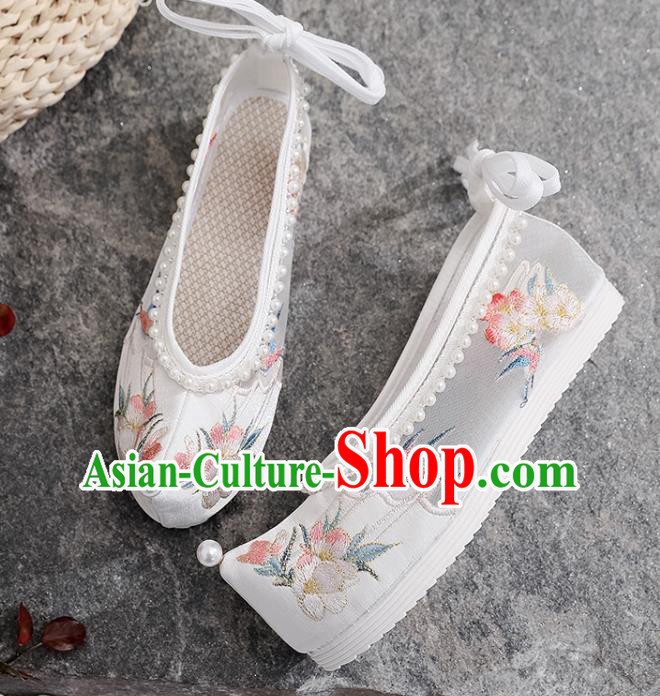 Chinese Classical Embroidered Shoes National Woman Summer Shoes Traditional Folk Dance White Cloth Shoes