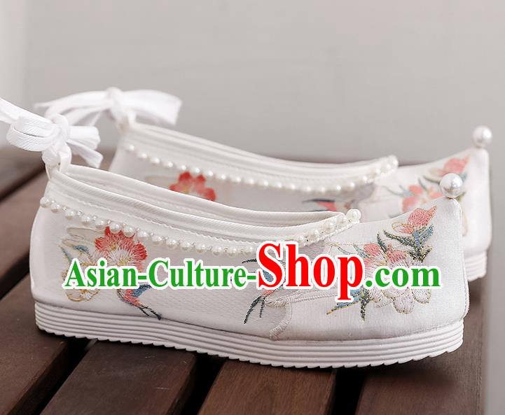 Chinese Classical Embroidered Shoes National Woman Summer Shoes Traditional Folk Dance White Cloth Shoes