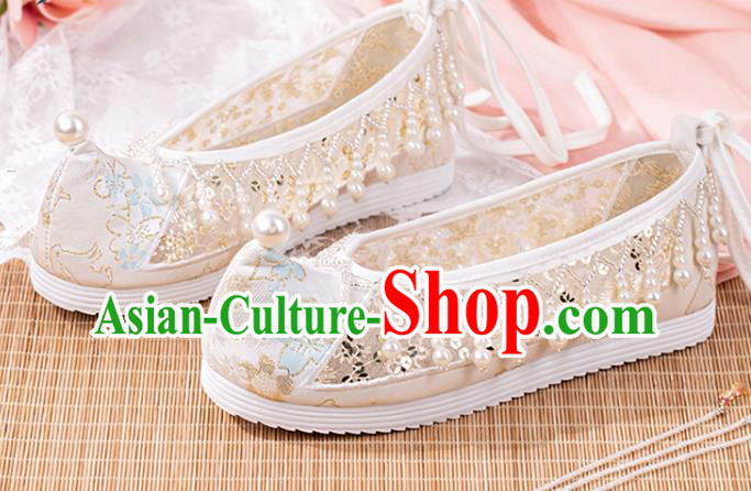 China Ancient Hanfu Shoes Handmade Beige Brocade Shoes Traditional Tang Dynasty Princess Pearls Tassel Shoes