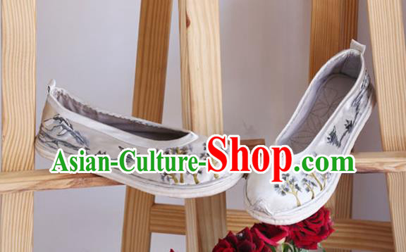 Chinese Traditional National Strong Cloth Soles Shoes Ethnic Woman Shoes Hand Embroidered Satin Shoes