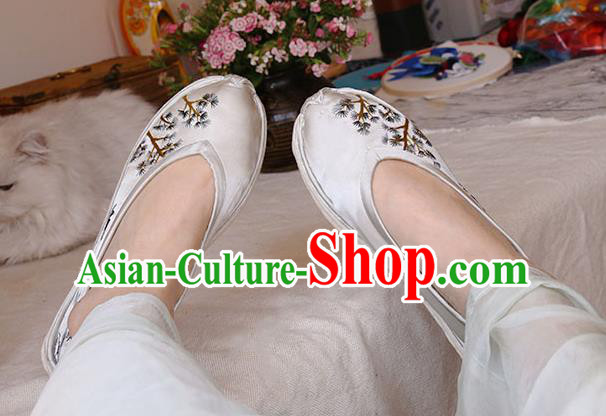 Chinese Traditional National Strong Cloth Soles Shoes Ethnic Woman Shoes Hand Embroidered Satin Shoes