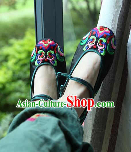 Chinese National Woman Shoes Handmade Embroidered Shoes Traditional Black Satin Shoes